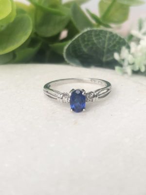 10ct White Gold Ring - GN421091