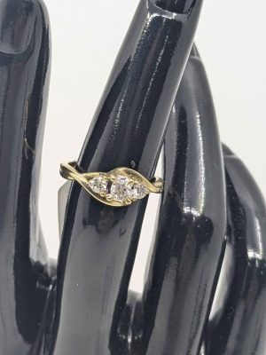Ladies 9ct Yellow Gold Three Stone Ring - BL421739