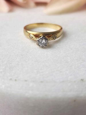 18CT YELLOW GOLD DIAMOND RING #GN368892