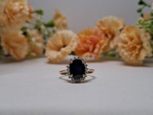 14ct Yellow Gold Onyx-Coloured Stone Ring TW415244