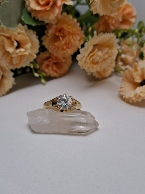 18ct Yellow Gold Solitaire Ring TW415241