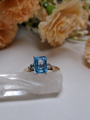 9ct Yellow Gold Blue Stone Solitaire Ring TW418538