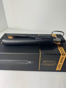 GHD platinum professional hair straightener in box #GN427708