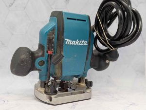 Makita 1000W Plunge Router w/ Bits (RP0900) - BP427101