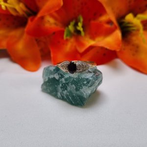 10ct Yellow Gold Solitaire Onyx-Coloured Stone Ring TW399821
