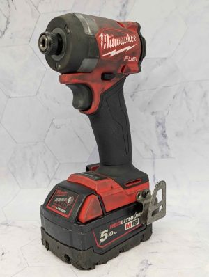 Milwaukee 18V Hex Impact Driver w/ 18V 5.0Ah Battery - BP401582