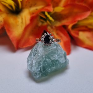 18ct White Gold Onyx Coloured Stone Halo Ring TW426039