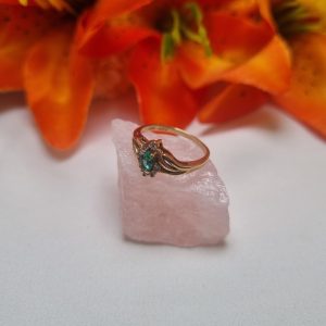 9ct Yellow Gold Green Stone Claw Set Ring TW386976