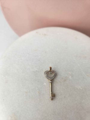 Unisex 9ct Yellow gold key Pendant #GN419779