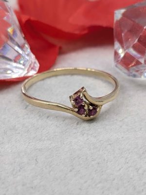 Ladies 9ct Gold Pink Three Stone Ring - BL402721