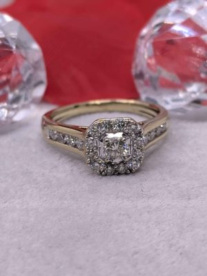 Ladies 9ct Gold Halo Cluster Diamond Ring - BL400835
