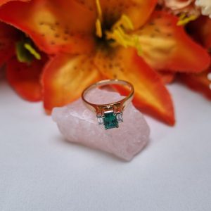 18ct Yellow Gold Green Stone Ring TW422622