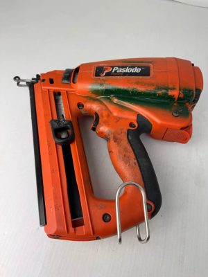 Paslode nail gun with battery & charger (No Gas) #GN415666