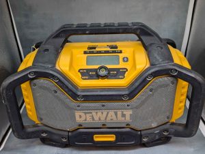 DeWalt 230V/18V Bluetooth Charger Jobsite Radio Skin-Only (DCR027) - BP378702