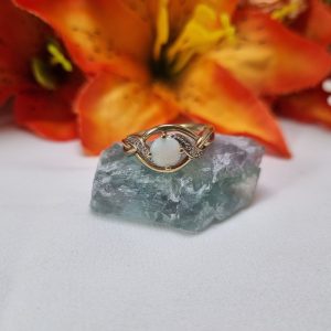 9ct Yellow Gold Opalescent Stone Ring TW422621