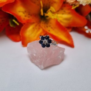 18ct White Gold Blue Stone Cluster Ring TW422607