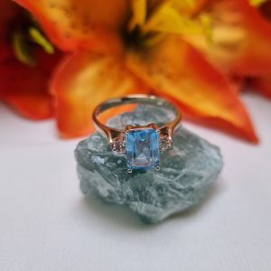9ct Yellow Gold Blue Stone Solitaire Ring TW418538