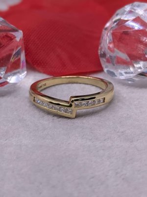 Ladies 18ct Asymmetrical Diamond Ring - BL421983