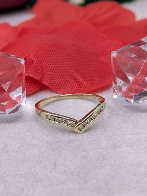 Ladies 9ct Gold Point Diamond Channel Ring - BL425045