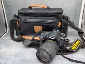 Nikon D7100 DSLR Camera w/ AF-S DX Nikkor 18-140mm ED VR Lens and Carry Bag - BP430940