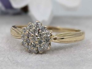 Ladies 9ct Yellow Gold Diamond Flower Shape Ring (2.2gms) - BL426649