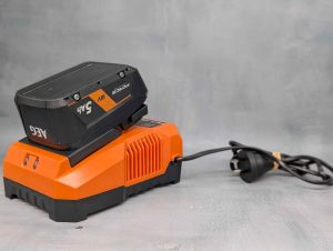 AEG 18V Force 5Ah Battery and Charger - BP435511