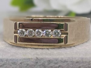 Men's 9ct Yellow Gold Diamond Ring (5.1gms) - BL386300