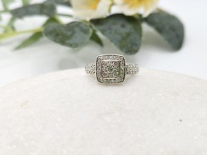 9ct White Gold and Diamond Ring GN432497