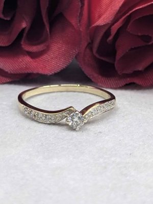 Ladies 9ct Gold Eleven-Stone Diamond Ring - BL404836