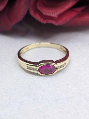 Ladies 9ct Gold Red Stone & Diamond Ring - BL433143