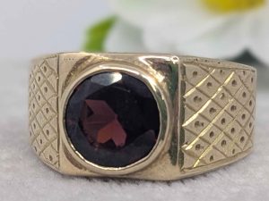 Men's 10ct Yellow Gold Red Stone Ring (7.68gms) - BL390796