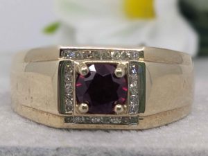 Men's 9ct Yellow Gold Red Stone Ring - BL413921