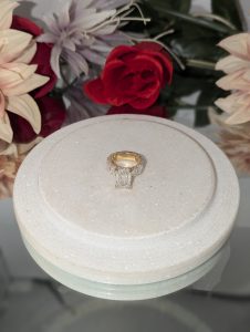 Ladies 18ct Gold Ring with Lab Grown Diamonds Valuated - BP408151