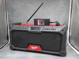 Milwaukee M18 Bluetooth DAB+ Jobsite Radio Skin-Only (M18 JSRDAB2) - BP437051
