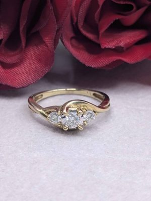 Ladies 9ct Gold Three Diamond Ring - BL421739