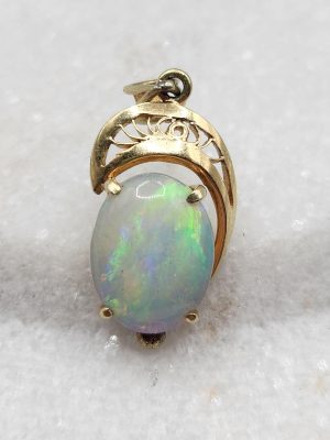 14ct Yellow Gold and Opal Pendant GN434385
