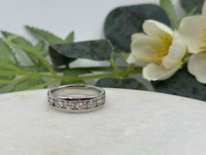 18ct White Gold Diamond Ring - GN415281