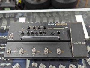 Line6 Multi-Effects Processor & Amp Modeler Floorboard Pedal (PODHD300) - BP432808