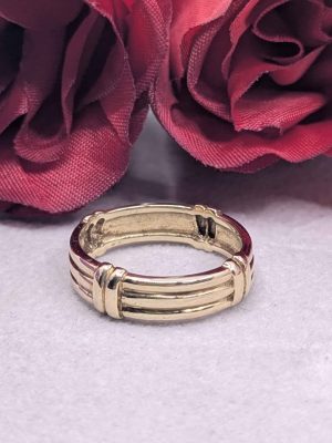 Ladies 9ct Gold Ridged Ring - BL416113