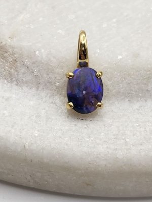 18ct Yellow Gold and Opal Pendant GN433348