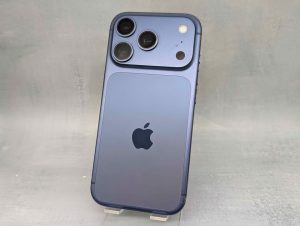 Apple iPhone 17 Pro 256GB w/ Case (MG8J4X/A) - BP436852