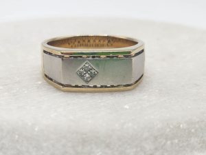 9ct Yellow Gold and Diamond Ring GN439625