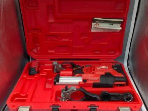 Milwaukee 12V HAMMERVAC Universal Dust Extractor w/ 2Ah Battery and Case - BP441436