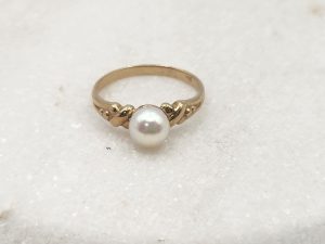 9ct Yellow Gold and Pearl Ring GN376191