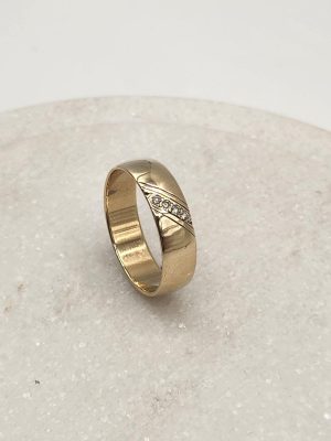 9ct Yellow Gold and Diamond Ring GN437730