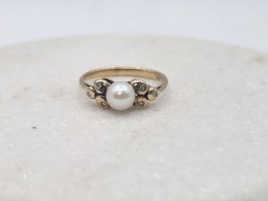 9ct Yellow gold Pearl and Diamond Ring GN438162