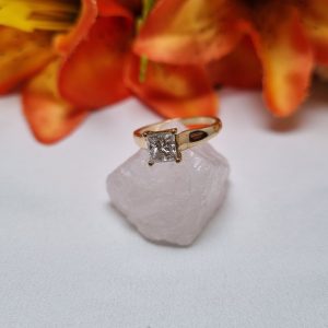 18ct Yellow Gold Diamond Solitaire Ring TW415245