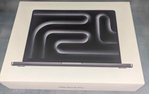 Apple MacBook Pro 14-inch Laptop (M5, 1TB, 2025) - BP440322