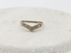 9ct Yellow Gold and Purple Stone Ring GN440277