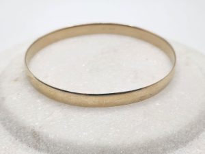 9ct Yellow Gold Bangle GN439211